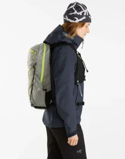 DAMES Arcteryx Beta AR jacket womens